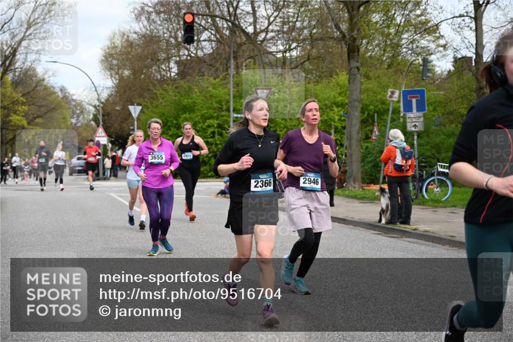 12.04.2026 - 45. Internationalen Wilhelmsburger Insellauf J. Mangold http://msf.ph/oto/9516704 12.04.2026 13:19:32 Ziel 5007, 4594, 4984, 3927, 3193, 4469, 5327, 3125, 4518, 5778, 2799, 4972, 3265, 5003, 3857, 2946, 4905, 4274, 2534, 4936, 2366, 3655, 2261, 2264, 3448, 3449, 2894, 2888 meine-sportfotos.de