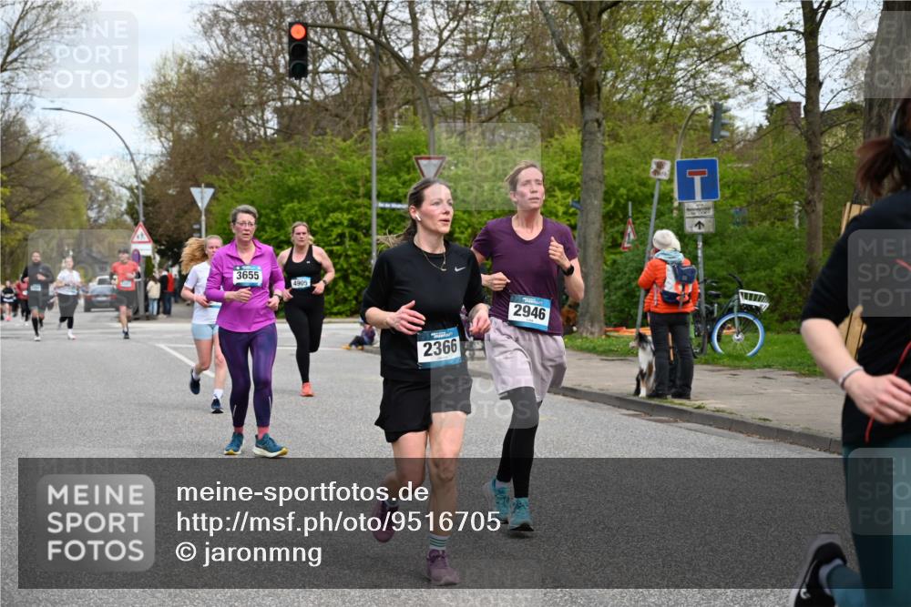 12.04.2026 - 45. Internationalen Wilhelmsburger Insellauf J. Mangold http://msf.ph/oto/9516705 12.04.2026 13:19:32 Ziel 5007, 4594, 4984, 3927, 3193, 4469, 5327, 3125, 4518, 5778, 2799, 4972, 3265, 5003, 3857, 2946, 4905, 4274, 2534, 4936, 2366, 3655, 2261, 2264, 3448, 3449, 2894, 2888 meine-sportfotos.de