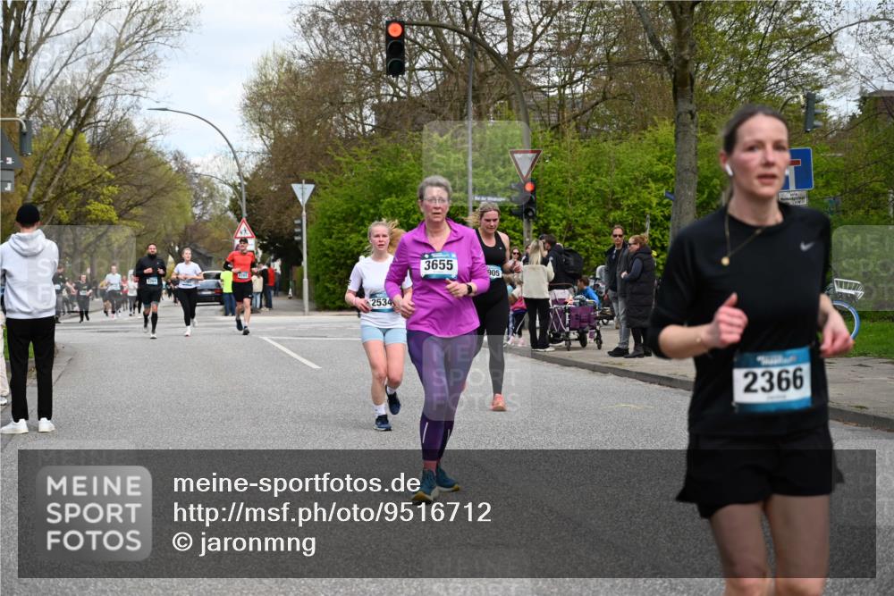 12.04.2026 - 45. Internationalen Wilhelmsburger Insellauf J. Mangold http://msf.ph/oto/9516712 12.04.2026 13:19:33 Ziel 5007, 4594, 4984, 3927, 3193, 4469, 5327, 3125, 4518, 5778, 2799, 4972, 3265, 5003, 5003, 3857, 2946, 4905, 4274, 2534, 4936, 2366, 3655, 2261, 2264, 3448, 3449, 2894, 2888 meine-sportfotos.de