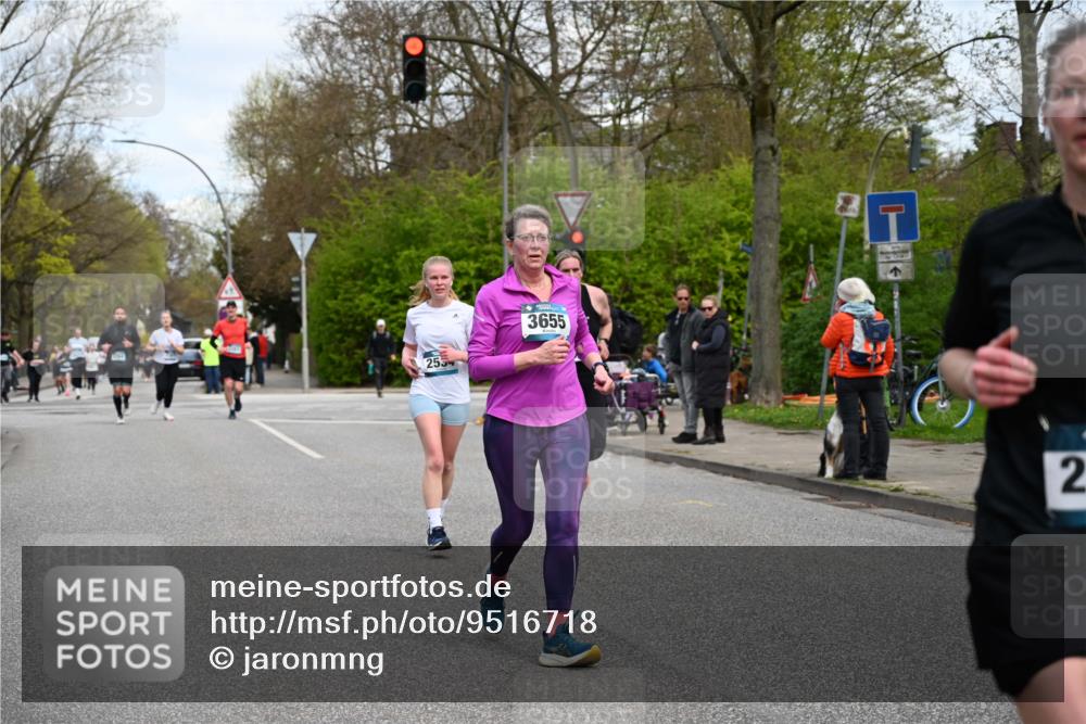 12.04.2026 - 45. Internationalen Wilhelmsburger Insellauf J. Mangold http://msf.ph/oto/9516718 12.04.2026 13:19:34 Ziel 5007, 4594, 4984, 3927, 3193, 4469, 5327, 3125, 4518, 5778, 2799, 4972, 3265, 5003, 3857, 3857, 2946, 4905, 4274, 2534, 4936, 2366, 3655, 2261, 2264, 3448, 3449, 2894, 2888 meine-sportfotos.de