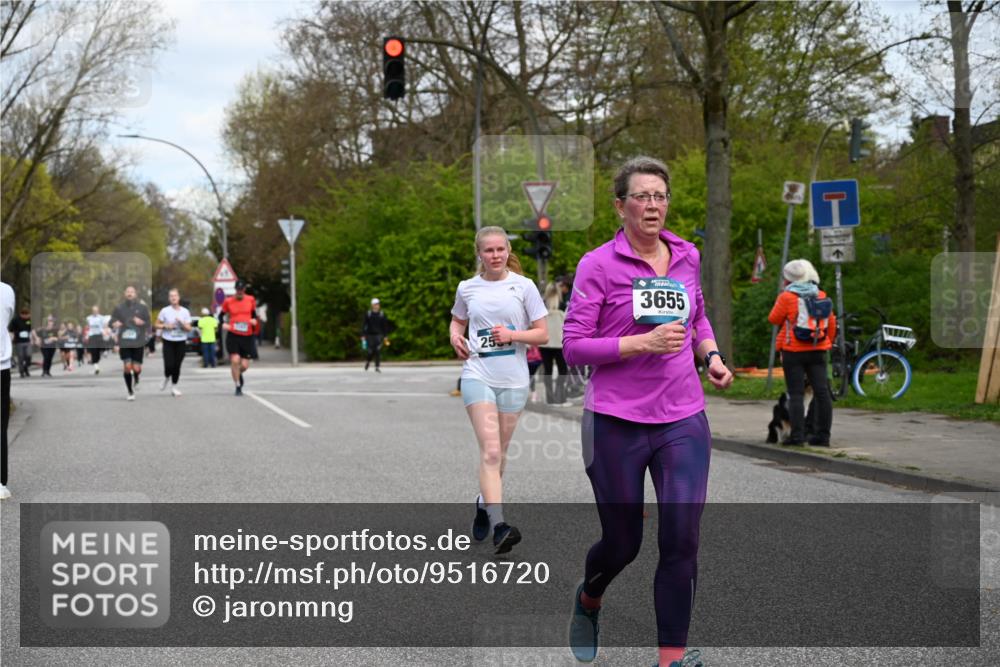 12.04.2026 - 45. Internationalen Wilhelmsburger Insellauf J. Mangold http://msf.ph/oto/9516720 12.04.2026 13:19:35 Ziel 5007, 4594, 4984, 3927, 3193, 4469, 5327, 3125, 4518, 5778, 2799, 4972, 3265, 5003, 3857, 2946, 2946, 4905, 4274, 2534, 4936, 2366, 3655, 2261, 2264, 3448, 3449, 2894, 2888 meine-sportfotos.de