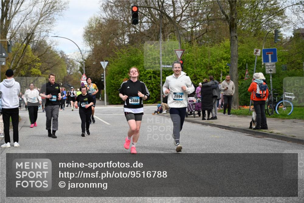 12.04.2026 - 45. Internationalen Wilhelmsburger Insellauf J. Mangold http://msf.ph/oto/9516788 12.04.2026 13:19:55 Ziel 5003, 3857, 2946, 4905, 4274, 2534, 4936, 2366, 3655, 2261, 2264, 3448, 3449, 2894, 2888, 2894, 2888, 3898, 2431, 4121, 5308, 2431, 4121, 5308, 3236, 4718, 2247, 3203, 5342, 3822, 3821, 4999, 4803, 2224, 4223 meine-sportfotos.de