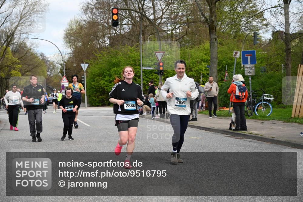 12.04.2026 - 45. Internationalen Wilhelmsburger Insellauf J. Mangold http://msf.ph/oto/9516795 12.04.2026 13:19:55 Ziel 5003, 3857, 2946, 4905, 4274, 2534, 4936, 2366, 3655, 2261, 2264, 3448, 3449, 2894, 2888, 2894, 2888, 3898, 2431, 4121, 5308, 2431, 4121, 5308, 3236, 4718, 2247, 3203, 5342, 3822, 3821, 4999, 4803, 2224, 4223 meine-sportfotos.de