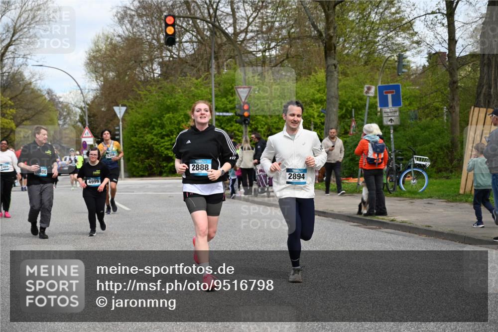 12.04.2026 - 45. Internationalen Wilhelmsburger Insellauf J. Mangold http://msf.ph/oto/9516798 12.04.2026 13:19:56 Ziel 5003, 3857, 2946, 4905, 4274, 2534, 4936, 2366, 3655, 2261, 2264, 3448, 3449, 2894, 2888, 3898, 2431, 4121, 5308, 3236, 4718, 2247, 3203, 5342, 3822, 3821, 4999, 4803, 2224, 4223, 4224 meine-sportfotos.de