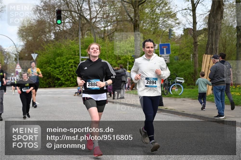 12.04.2026 - 45. Internationalen Wilhelmsburger Insellauf J. Mangold http://msf.ph/oto/9516805 12.04.2026 13:19:56 Ziel 5003, 3857, 2946, 4905, 4274, 2534, 4936, 2366, 3655, 2261, 2264, 3448, 3449, 2894, 2888, 3898, 2431, 4121, 5308, 3236, 4718, 2247, 3203, 5342, 3822, 3821, 4999, 4803, 2224, 4223, 4224 meine-sportfotos.de