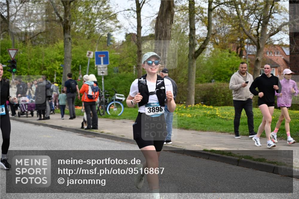 12.04.2026 - 45. Internationalen Wilhelmsburger Insellauf J. Mangold http://msf.ph/oto/9516867 12.04.2026 13:20:06 Ziel 2366, 3655, 2261, 2264, 3448, 3449, 2894, 2888, 3898, 2431, 4121, 5308, 3236, 4718, 2247, 3203, 5342, 3822, 3821, 4999, 4803, 4803, 2224, 4223, 4224, 4954, 5258, 3284, 2469, 4305 meine-sportfotos.de