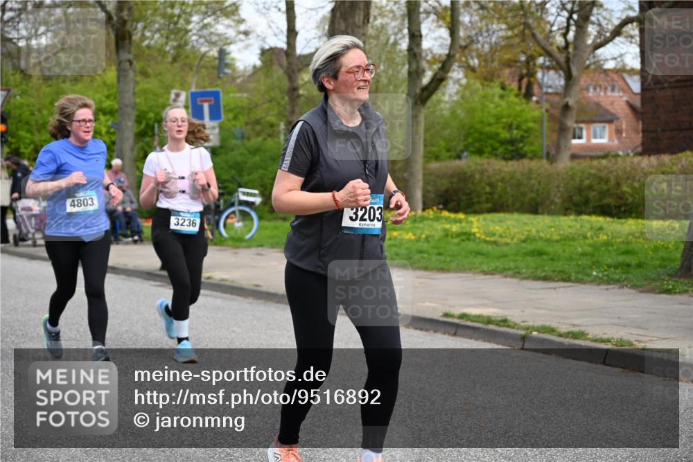 12.04.2026 - 45. Internationalen Wilhelmsburger Insellauf J. Mangold http://msf.ph/oto/9516892 12.04.2026 13:20:09 Ziel 2261, 2264, 3448, 3449, 2894, 2888, 3898, 2431, 4121, 5308, 3236, 4718, 2247, 3203, 5342, 3822, 3821, 4999, 4803, 2224, 4223, 4224, 4954, 4954, 5258, 3284, 2469, 4305, 2013, 3233 meine-sportfotos.de