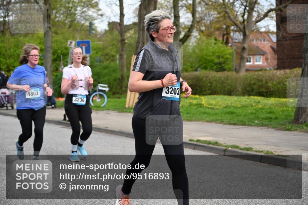 12.04.2026 - 45. Internationalen Wilhelmsburger Insellauf J. Mangold http://msf.ph/oto/9516893 12.04.2026 13:20:09 Ziel 2261, 2264, 3448, 3449, 2894, 2888, 3898, 2431, 4121, 5308, 3236, 4718, 2247, 3203, 5342, 3822, 3821, 4999, 4803, 2224, 4223, 4224, 4954, 4954, 5258, 3284, 2469, 4305, 2013, 3233 meine-sportfotos.de