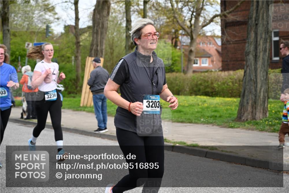 12.04.2026 - 45. Internationalen Wilhelmsburger Insellauf J. Mangold http://msf.ph/oto/9516895 12.04.2026 13:20:09 Ziel 2261, 2264, 3448, 3449, 2894, 2888, 3898, 2431, 4121, 5308, 3236, 4718, 2247, 3203, 5342, 3822, 3821, 4999, 4803, 2224, 4223, 4224, 4954, 4954, 5258, 3284, 2469, 4305, 2013, 3233 meine-sportfotos.de