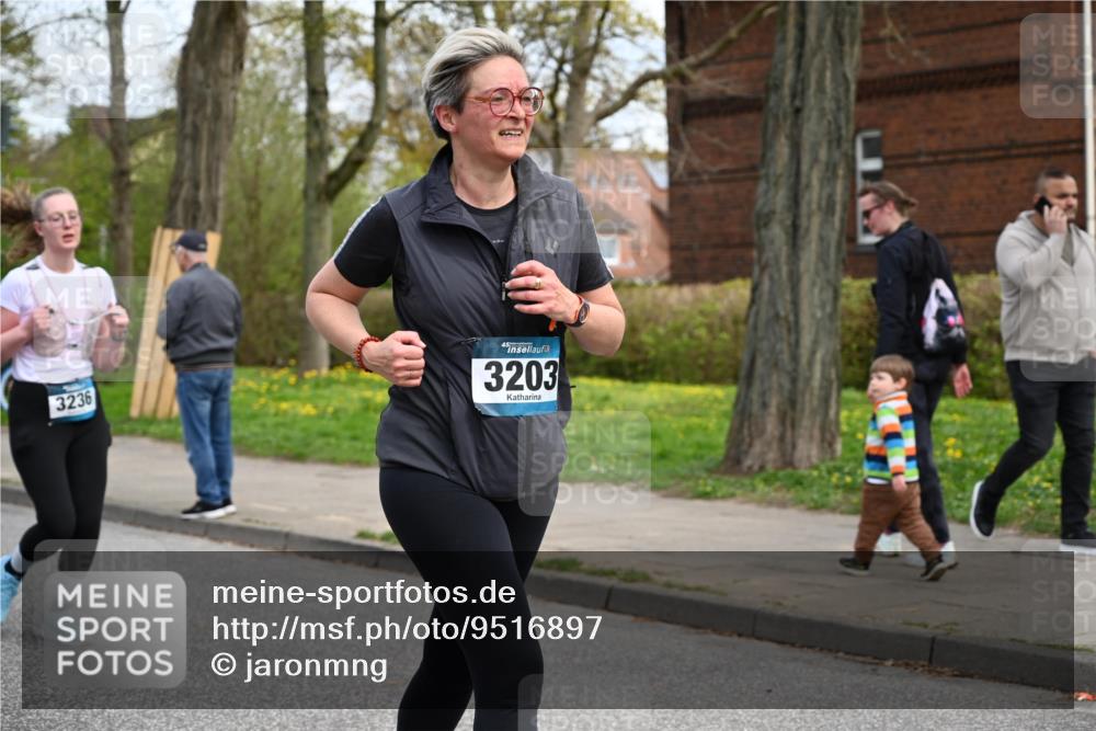 12.04.2026 - 45. Internationalen Wilhelmsburger Insellauf J. Mangold http://msf.ph/oto/9516897 12.04.2026 13:20:09 Ziel 2261, 2264, 3448, 3449, 2894, 2888, 3898, 2431, 4121, 5308, 3236, 4718, 2247, 3203, 5342, 3822, 3821, 4999, 4803, 2224, 4223, 4224, 4954, 4954, 5258, 3284, 2469, 4305, 2013, 3233 meine-sportfotos.de