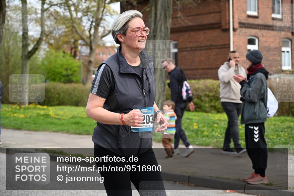 12.04.2026 - 45. Internationalen Wilhelmsburger Insellauf J. Mangold http://msf.ph/oto/9516900 12.04.2026 13:20:10 Ziel 2261, 2264, 3448, 3449, 2894, 2888, 3898, 2431, 4121, 5308, 3236, 4718, 2247, 3203, 5342, 3822, 3821, 4999, 4803, 2224, 4223, 4224, 4954, 5258, 3284, 5258, 3284, 2469, 4305, 2013, 3233, 5230 meine-sportfotos.de