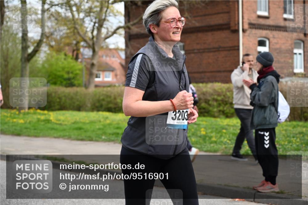 12.04.2026 - 45. Internationalen Wilhelmsburger Insellauf J. Mangold http://msf.ph/oto/9516901 12.04.2026 13:20:10 Ziel 2261, 2264, 3448, 3449, 2894, 2888, 3898, 2431, 4121, 5308, 3236, 4718, 2247, 3203, 5342, 3822, 3821, 4999, 4803, 2224, 4223, 4224, 4954, 5258, 3284, 5258, 3284, 2469, 4305, 2013, 3233, 5230 meine-sportfotos.de