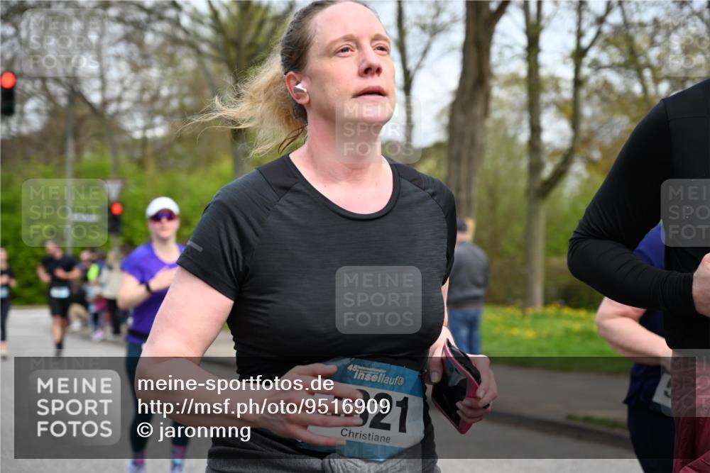 12.04.2026 - 45. Internationalen Wilhelmsburger Insellauf J. Mangold http://msf.ph/oto/9516909 12.04.2026 13:20:12 Ziel 2261, 2264, 3448, 3449, 2894, 2888, 3898, 2431, 4121, 5308, 3236, 4718, 3236, 4718, 2247, 3203, 5342, 3822, 3821, 4999, 4803, 2224, 4223, 4224, 4954, 5258, 3284, 2469, 4305, 2013, 3233, 5230 meine-sportfotos.de