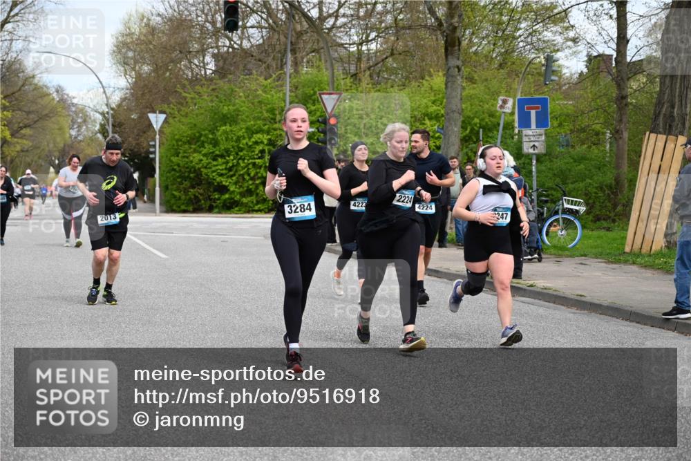 12.04.2026 - 45. Internationalen Wilhelmsburger Insellauf J. Mangold http://msf.ph/oto/9516918 12.04.2026 13:20:15 Ziel 3448, 3449, 2894, 2888, 3898, 2431, 4121, 5308, 3236, 4718, 2247, 3203, 5342, 5342, 3822, 3821, 4999, 4803, 2224, 4223, 4224, 4954, 5258, 3284, 2469, 2469, 4305, 2013, 3233, 5230, 3766, 4103 meine-sportfotos.de