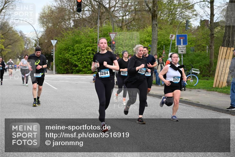 12.04.2026 - 45. Internationalen Wilhelmsburger Insellauf J. Mangold http://msf.ph/oto/9516919 12.04.2026 13:20:15 Ziel 3448, 3449, 2894, 2888, 3898, 2431, 4121, 5308, 3236, 4718, 2247, 3203, 5342, 5342, 3822, 3821, 4999, 4803, 2224, 4223, 4224, 4954, 5258, 3284, 2469, 2469, 4305, 2013, 3233, 5230, 3766, 4103 meine-sportfotos.de