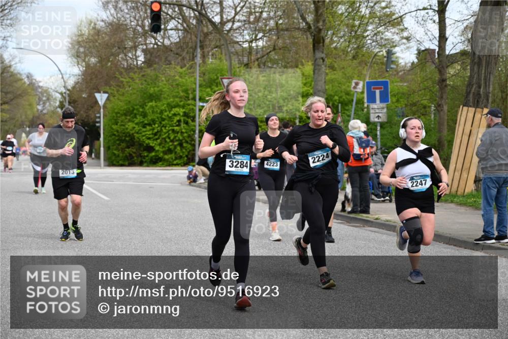 12.04.2026 - 45. Internationalen Wilhelmsburger Insellauf J. Mangold http://msf.ph/oto/9516923 12.04.2026 13:20:15 Ziel 3448, 3449, 2894, 2888, 3898, 2431, 4121, 5308, 3236, 4718, 2247, 3203, 5342, 5342, 3822, 3821, 4999, 4803, 2224, 4223, 4224, 4954, 5258, 3284, 2469, 2469, 4305, 2013, 3233, 5230, 3766, 4103 meine-sportfotos.de