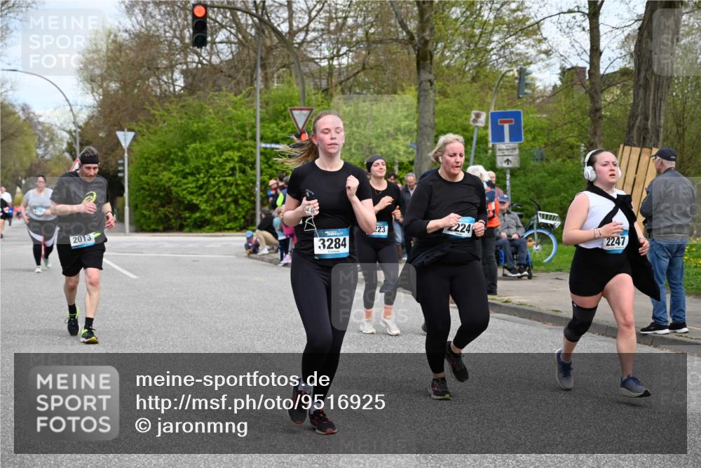 12.04.2026 - 45. Internationalen Wilhelmsburger Insellauf J. Mangold http://msf.ph/oto/9516925 12.04.2026 13:20:15 Ziel 3448, 3449, 2894, 2888, 3898, 2431, 4121, 5308, 3236, 4718, 2247, 3203, 5342, 5342, 3822, 3821, 4999, 4803, 2224, 4223, 4224, 4954, 5258, 3284, 2469, 2469, 4305, 2013, 3233, 5230, 3766, 4103 meine-sportfotos.de