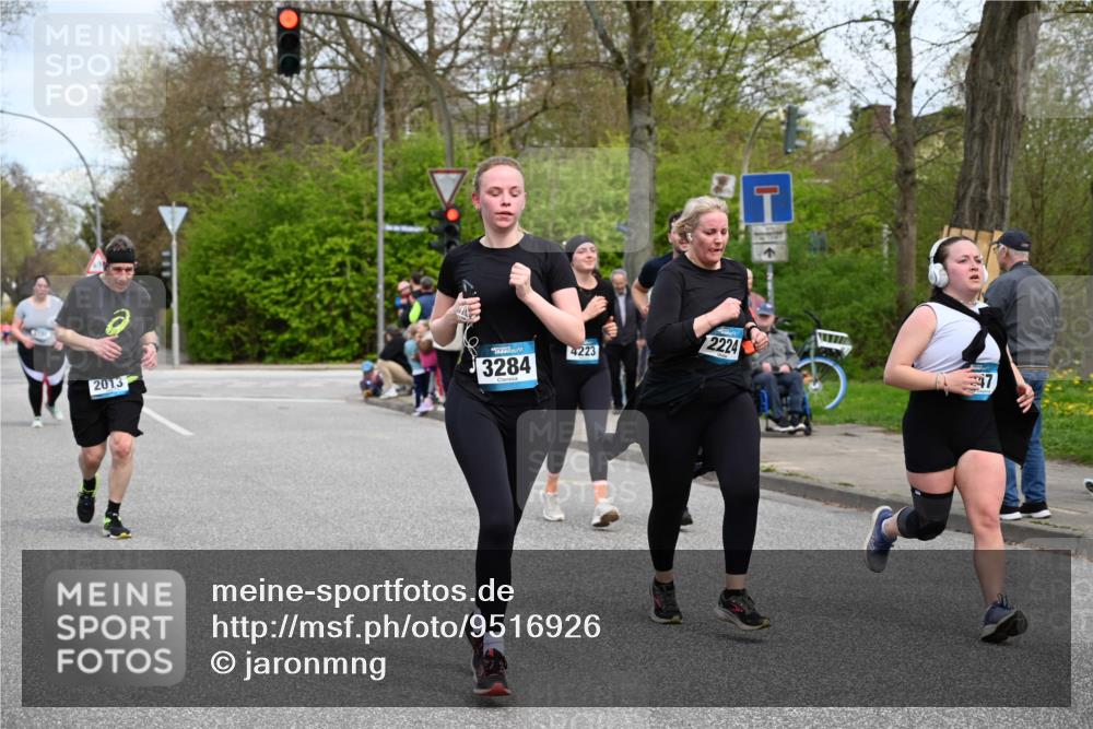 12.04.2026 - 45. Internationalen Wilhelmsburger Insellauf J. Mangold http://msf.ph/oto/9516926 12.04.2026 13:20:15 Ziel 3448, 3449, 2894, 2888, 3898, 2431, 4121, 5308, 3236, 4718, 2247, 3203, 5342, 5342, 3822, 3821, 4999, 4803, 2224, 4223, 4224, 4954, 5258, 3284, 2469, 2469, 4305, 2013, 3233, 5230, 3766, 4103 meine-sportfotos.de