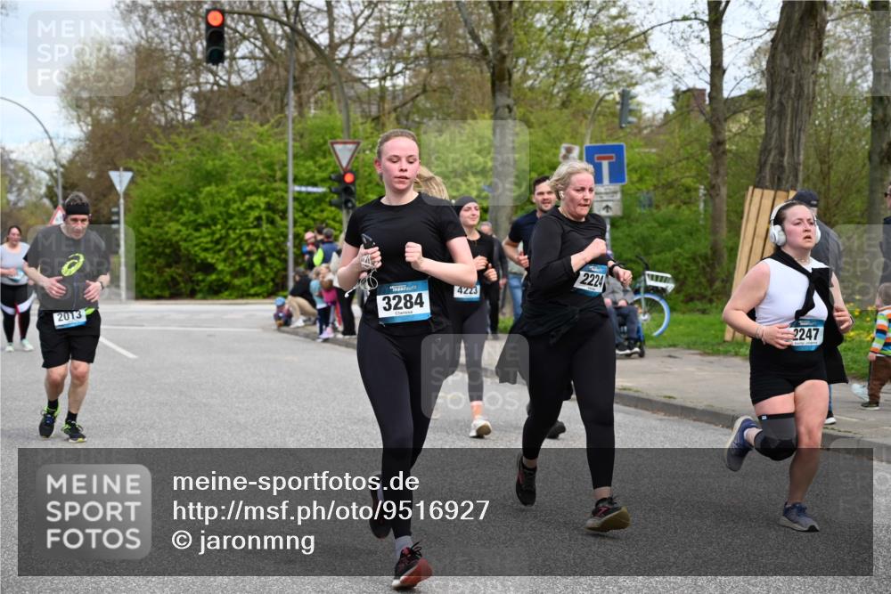 12.04.2026 - 45. Internationalen Wilhelmsburger Insellauf J. Mangold http://msf.ph/oto/9516927 12.04.2026 13:20:15 Ziel 3448, 3449, 2894, 2888, 3898, 2431, 4121, 5308, 3236, 4718, 2247, 3203, 5342, 5342, 3822, 3821, 4999, 4803, 2224, 4223, 4224, 4954, 5258, 3284, 2469, 2469, 4305, 2013, 3233, 5230, 3766, 4103 meine-sportfotos.de