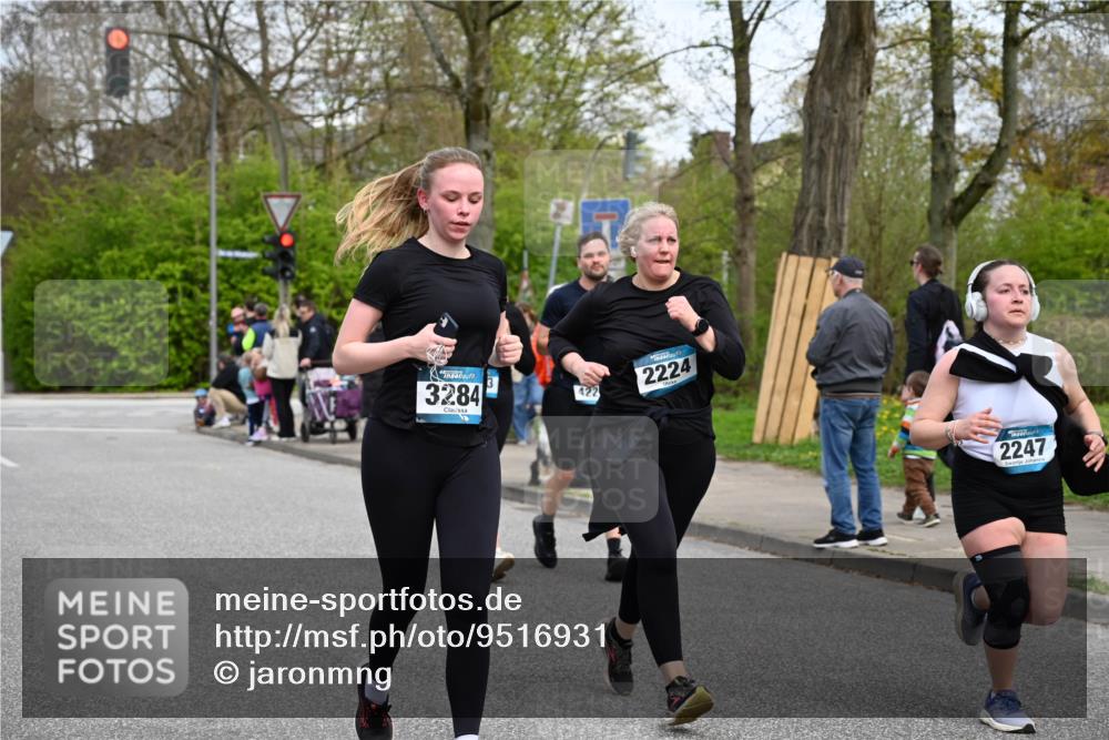 12.04.2026 - 45. Internationalen Wilhelmsburger Insellauf J. Mangold http://msf.ph/oto/9516931 12.04.2026 13:20:16 Ziel 3448, 3449, 2894, 2888, 3898, 2431, 4121, 5308, 3236, 4718, 2247, 3203, 5342, 3822, 3821, 3822, 3821, 4999, 4803, 2224, 4223, 4224, 4954, 5258, 3284, 2469, 4305, 2013, 3233, 5230, 3766, 4103 meine-sportfotos.de