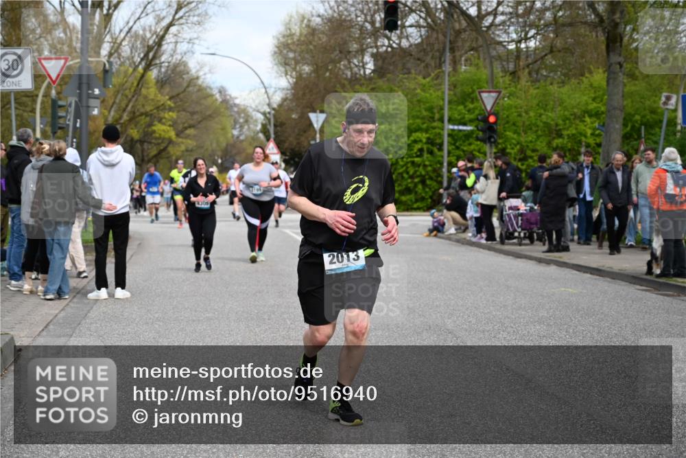 12.04.2026 - 45. Internationalen Wilhelmsburger Insellauf J. Mangold http://msf.ph/oto/9516940 12.04.2026 13:20:18 Ziel 2894, 2888, 3898, 2431, 4121, 5308, 3236, 4718, 2247, 3203, 5342, 3822, 3821, 4999, 4803, 4803, 2224, 4223, 4224, 4954, 5258, 3284, 2469, 4305, 4305, 2013, 3233, 5230, 3766, 4103 meine-sportfotos.de
