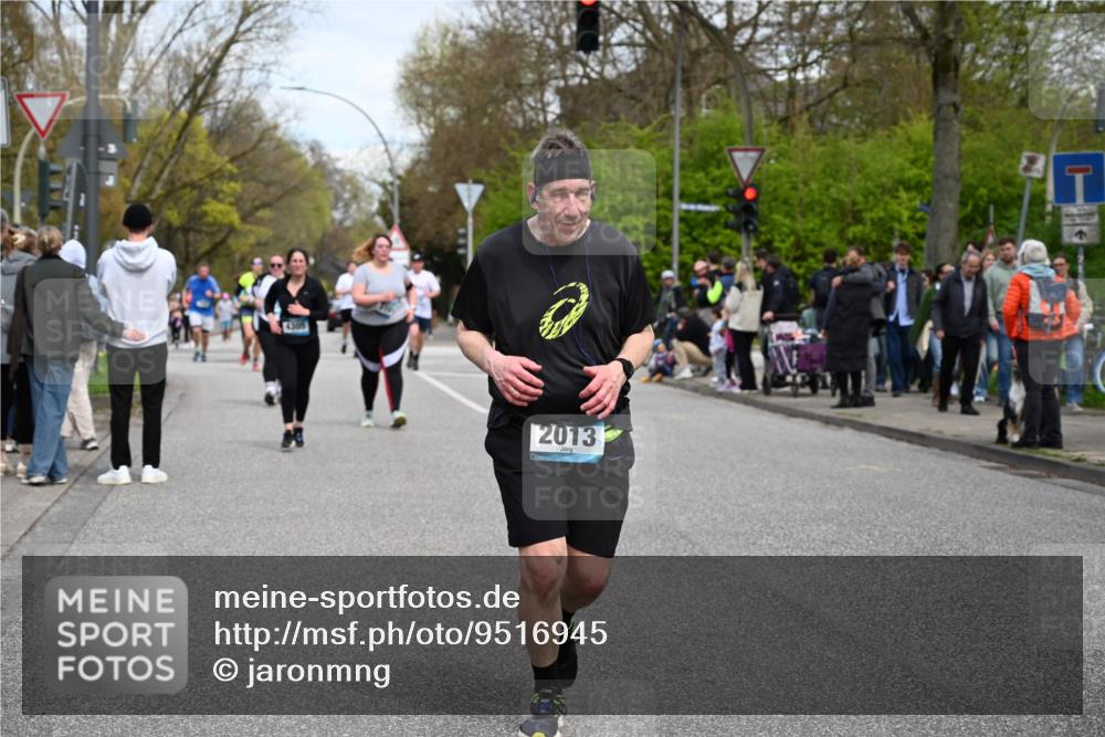 12.04.2026 - 45. Internationalen Wilhelmsburger Insellauf J. Mangold http://msf.ph/oto/9516945 12.04.2026 13:20:18 Ziel 2894, 2888, 3898, 2431, 4121, 5308, 3236, 4718, 2247, 3203, 5342, 3822, 3821, 4999, 4803, 4803, 2224, 4223, 4224, 4954, 5258, 3284, 2469, 4305, 4305, 2013, 3233, 5230, 3766, 4103 meine-sportfotos.de