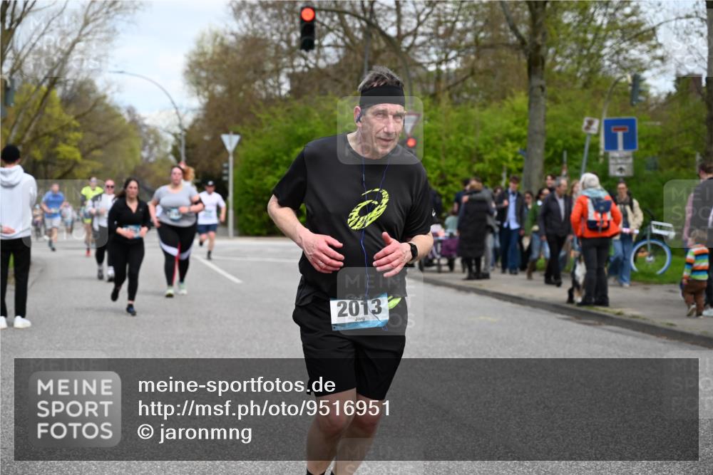 12.04.2026 - 45. Internationalen Wilhelmsburger Insellauf J. Mangold http://msf.ph/oto/9516951 12.04.2026 13:20:19 Ziel 2894, 2888, 3898, 2431, 4121, 5308, 3236, 4718, 2247, 3203, 5342, 3822, 3821, 4999, 4803, 2224, 4223, 2224, 4223, 4224, 4954, 5258, 3284, 2469, 4305, 2013, 2013, 3233, 5230, 3766, 4103 meine-sportfotos.de