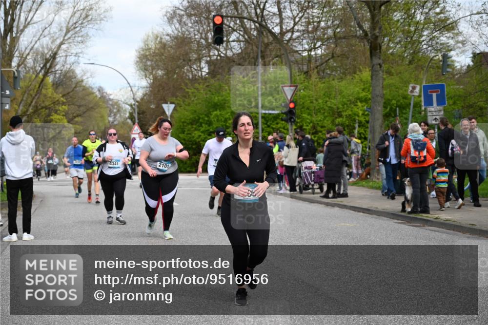 12.04.2026 - 45. Internationalen Wilhelmsburger Insellauf J. Mangold http://msf.ph/oto/9516956 12.04.2026 13:20:22 Ziel 3898, 2431, 4121, 5308, 3236, 4718, 2247, 3203, 5342, 3822, 3821, 4999, 4803, 2224, 4223, 4224, 4954, 5258, 3284, 5258, 3284, 2469, 4305, 2013, 3233, 5230, 5230, 3766, 4103, 4341, 5633, 4284 meine-sportfotos.de