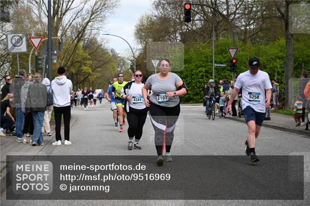 12.04.2026 - 45. Internationalen Wilhelmsburger Insellauf J. Mangold http://msf.ph/oto/9516969 12.04.2026 13:20:24 Ziel 3898, 2431, 4121, 5308, 3236, 4718, 2247, 3203, 5342, 3822, 3821, 4999, 4803, 2224, 4223, 4224, 4954, 5258, 3284, 2469, 4305, 2013, 3233, 5230, 3766, 4103, 4341, 5633, 4284, 4293 meine-sportfotos.de