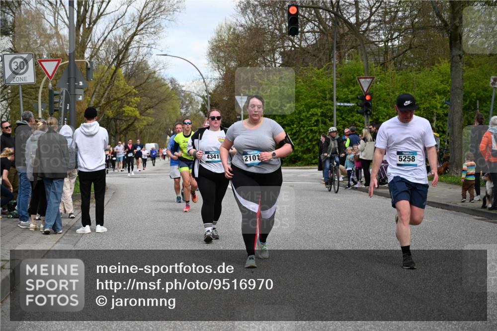 12.04.2026 - 45. Internationalen Wilhelmsburger Insellauf J. Mangold http://msf.ph/oto/9516970 12.04.2026 13:20:24 Ziel 3898, 2431, 4121, 5308, 3236, 4718, 2247, 3203, 5342, 3822, 3821, 4999, 4803, 2224, 4223, 4224, 4954, 5258, 3284, 2469, 4305, 2013, 3233, 5230, 3766, 4103, 4341, 5633, 4284, 4293 meine-sportfotos.de