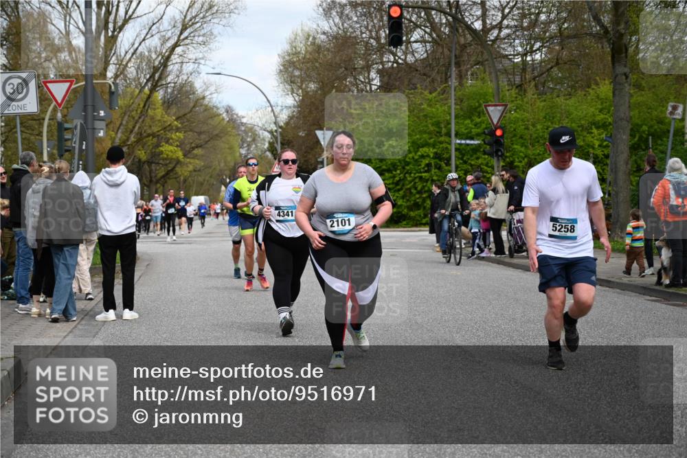 12.04.2026 - 45. Internationalen Wilhelmsburger Insellauf J. Mangold http://msf.ph/oto/9516971 12.04.2026 13:20:24 Ziel 3898, 2431, 4121, 5308, 3236, 4718, 2247, 3203, 5342, 3822, 3821, 4999, 4803, 2224, 4223, 4224, 4954, 5258, 3284, 2469, 4305, 2013, 3233, 5230, 3766, 4103, 4341, 5633, 4284, 4293 meine-sportfotos.de