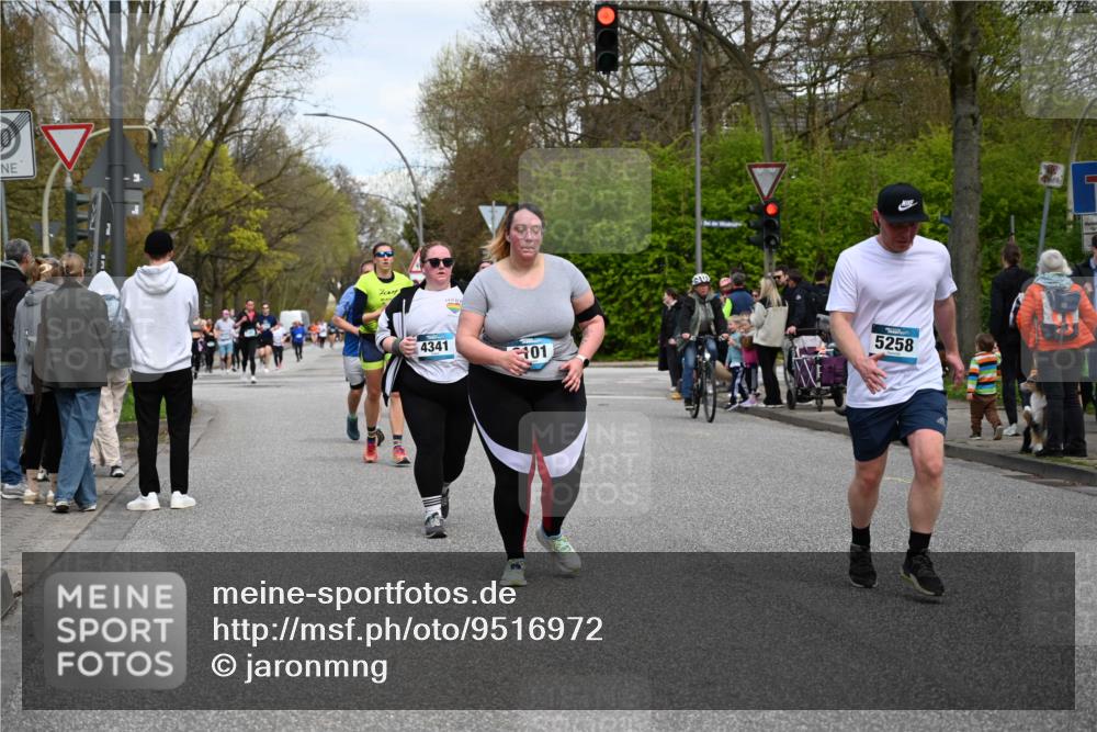 12.04.2026 - 45. Internationalen Wilhelmsburger Insellauf J. Mangold http://msf.ph/oto/9516972 12.04.2026 13:20:24 Ziel 3898, 2431, 4121, 5308, 3236, 4718, 2247, 3203, 5342, 3822, 3821, 4999, 4803, 2224, 4223, 4224, 4954, 5258, 3284, 2469, 4305, 2013, 3233, 5230, 3766, 4103, 4341, 5633, 4284, 4293 meine-sportfotos.de