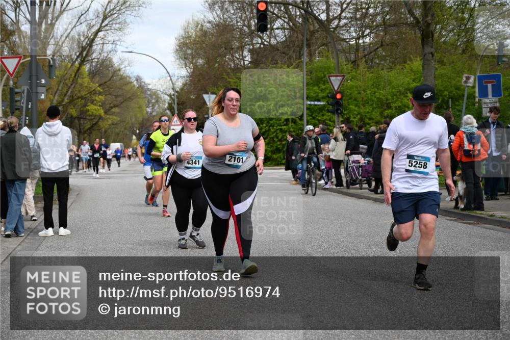 12.04.2026 - 45. Internationalen Wilhelmsburger Insellauf J. Mangold http://msf.ph/oto/9516974 12.04.2026 13:20:24 Ziel 3898, 2431, 4121, 5308, 3236, 4718, 2247, 3203, 5342, 3822, 3821, 4999, 4803, 2224, 4223, 4224, 4954, 5258, 3284, 2469, 4305, 2013, 3233, 5230, 3766, 4103, 4341, 5633, 4284, 4293 meine-sportfotos.de