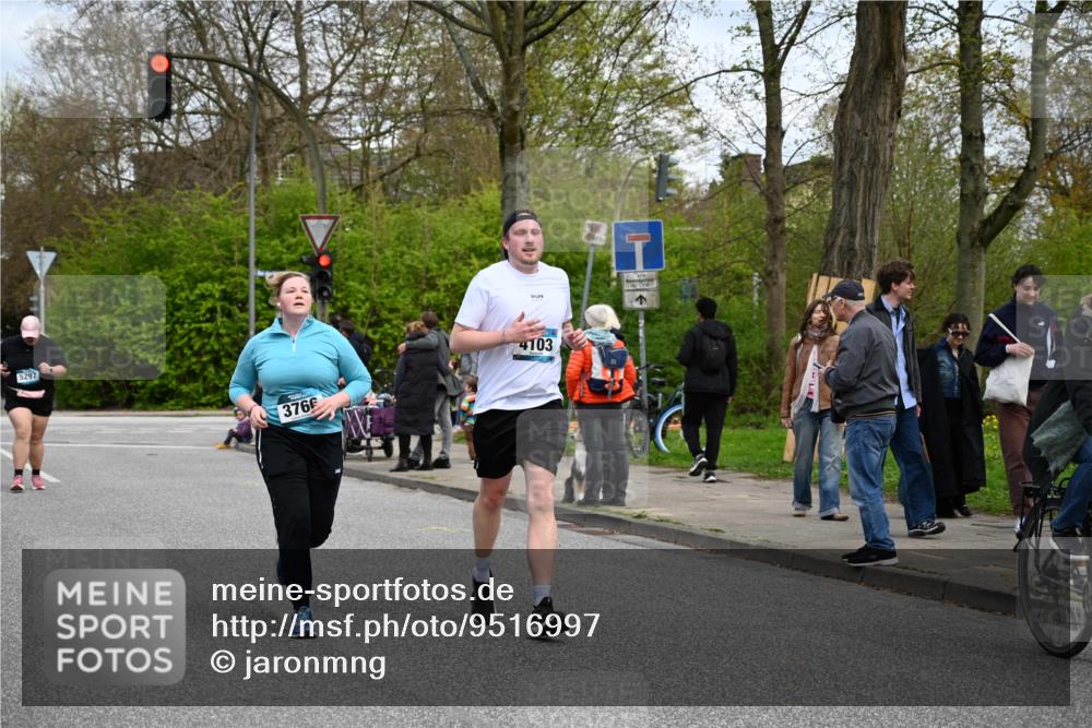 12.04.2026 - 45. Internationalen Wilhelmsburger Insellauf J. Mangold http://msf.ph/oto/9516997 12.04.2026 13:20:30 Ziel 2431, 4121, 5308, 3236, 4718, 2247, 3203, 5342, 3822, 3821, 4999, 4803, 2224, 4223, 4224, 4954, 5258, 3284, 2469, 4305, 4305, 2013, 3233, 5230, 3766, 4103, 4341, 5633, 4284, 4293, 5543, 2363, 2101 meine-sportfotos.de