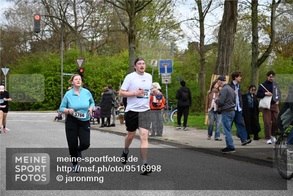 12.04.2026 - 45. Internationalen Wilhelmsburger Insellauf J. Mangold http://msf.ph/oto/9516998 12.04.2026 13:20:30 Ziel 2431, 4121, 5308, 3236, 4718, 2247, 3203, 5342, 3822, 3821, 4999, 4803, 2224, 4223, 4224, 4954, 5258, 3284, 2469, 4305, 4305, 2013, 3233, 5230, 3766, 4103, 4341, 5633, 4284, 4293, 5543, 2363, 2101 meine-sportfotos.de