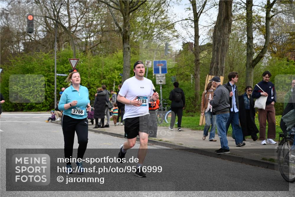 12.04.2026 - 45. Internationalen Wilhelmsburger Insellauf J. Mangold http://msf.ph/oto/9516999 12.04.2026 13:20:30 Ziel 2431, 4121, 5308, 3236, 4718, 2247, 3203, 5342, 3822, 3821, 4999, 4803, 2224, 4223, 4224, 4954, 5258, 3284, 2469, 4305, 4305, 2013, 3233, 5230, 3766, 4103, 4341, 5633, 4284, 4293, 5543, 2363, 2101 meine-sportfotos.de