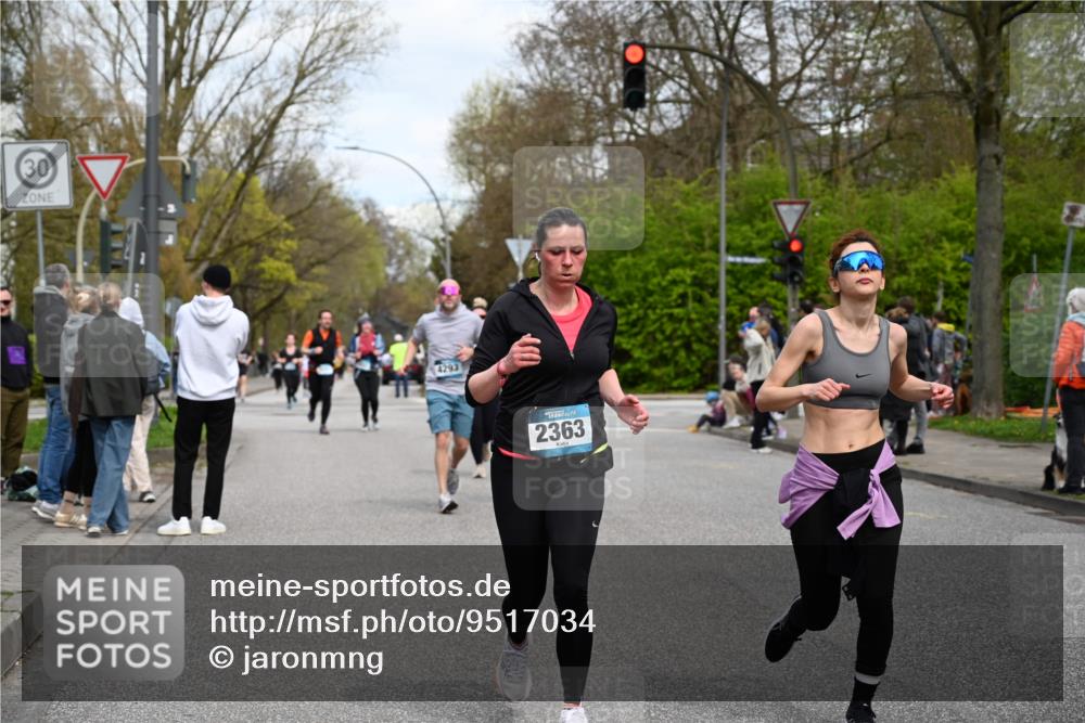 12.04.2026 - 45. Internationalen Wilhelmsburger Insellauf J. Mangold http://msf.ph/oto/9517034 12.04.2026 13:20:39 Ziel 2247, 3203, 5342, 3822, 3821, 4999, 4803, 2224, 4223, 4224, 4954, 5258, 3284, 2469, 4305, 2013, 3233, 5230, 3766, 4103, 4341, 5633, 4284, 4293, 5543, 2363, 2101, 4417, 3552, 3551, 2333, 4018, 5716 meine-sportfotos.de