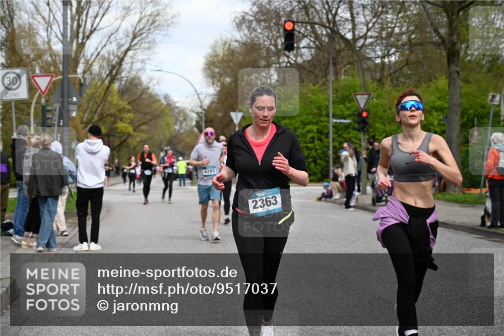 12.04.2026 - 45. Internationalen Wilhelmsburger Insellauf J. Mangold http://msf.ph/oto/9517037 12.04.2026 13:20:40 Ziel 5342, 3822, 3821, 4999, 4803, 2224, 4223, 4224, 4954, 5258, 3284, 2469, 4305, 2013, 3233, 5230, 3766, 4103, 4341, 5633, 4284, 4293, 5543, 2363, 2363, 2101, 4417, 3552, 3551, 2333, 4018, 5716 meine-sportfotos.de