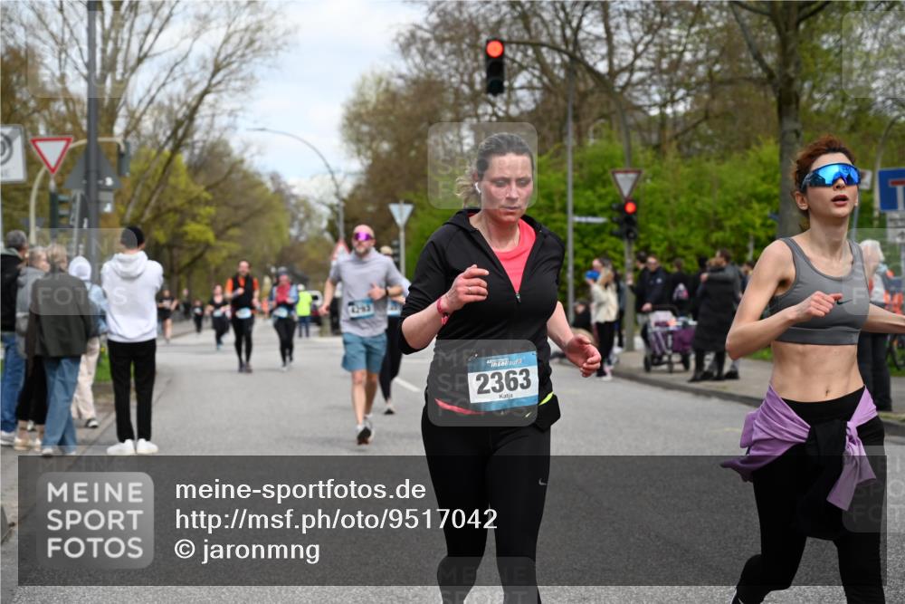 12.04.2026 - 45. Internationalen Wilhelmsburger Insellauf J. Mangold http://msf.ph/oto/9517042 12.04.2026 13:20:40 Ziel 5342, 3822, 3821, 4999, 4803, 2224, 4223, 4224, 4954, 5258, 3284, 2469, 4305, 2013, 3233, 5230, 3766, 4103, 4341, 5633, 4284, 4293, 5543, 2363, 2363, 2101, 4417, 3552, 3551, 2333, 4018, 5716 meine-sportfotos.de