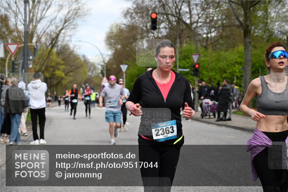 12.04.2026 - 45. Internationalen Wilhelmsburger Insellauf J. Mangold http://msf.ph/oto/9517044 12.04.2026 13:20:40 Ziel 5342, 3822, 3821, 4999, 4803, 2224, 4223, 4224, 4954, 5258, 3284, 2469, 4305, 2013, 3233, 5230, 3766, 4103, 4341, 5633, 4284, 4293, 5543, 2363, 2363, 2101, 4417, 3552, 3551, 2333, 4018, 5716 meine-sportfotos.de