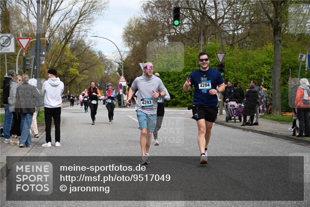 12.04.2026 - 45. Internationalen Wilhelmsburger Insellauf J. Mangold http://msf.ph/oto/9517049 12.04.2026 13:20:41 Ziel 3822, 3821, 4999, 4803, 2224, 4223, 4224, 4954, 5258, 3284, 2469, 4305, 2013, 3233, 5230, 3766, 4103, 4341, 5633, 4284, 4293, 5543, 2363, 2101, 4417, 3552, 3551, 2333, 4018, 5716 meine-sportfotos.de