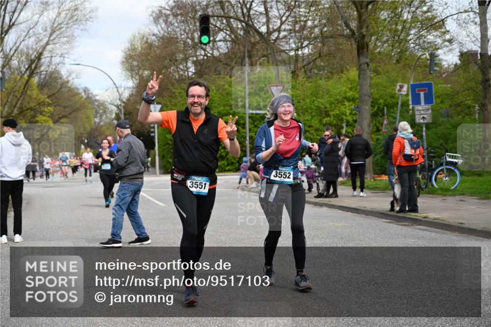 12.04.2026 - 45. Internationalen Wilhelmsburger Insellauf J. Mangold http://msf.ph/oto/9517103 12.04.2026 13:20:48 Ziel 2469, 4305, 2013, 3233, 5230, 3766, 4103, 4341, 5633, 4284, 4293, 5543, 2363, 2101, 4417, 3552, 3551, 2333, 4018, 5716, 4319, 5297, 4878, 5484, 2692 meine-sportfotos.de