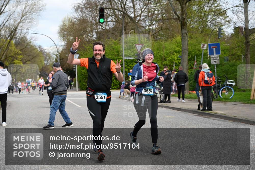 12.04.2026 - 45. Internationalen Wilhelmsburger Insellauf J. Mangold http://msf.ph/oto/9517104 12.04.2026 13:20:48 Ziel 2469, 4305, 2013, 3233, 5230, 3766, 4103, 4341, 5633, 4284, 4293, 5543, 2363, 2101, 4417, 3552, 3551, 2333, 4018, 5716, 4319, 5297, 4878, 5484, 2692 meine-sportfotos.de