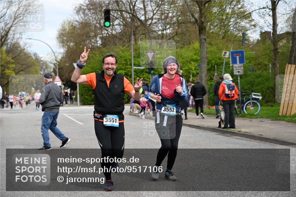 12.04.2026 - 45. Internationalen Wilhelmsburger Insellauf J. Mangold http://msf.ph/oto/9517106 12.04.2026 13:20:48 Ziel 2469, 4305, 2013, 3233, 5230, 3766, 4103, 4341, 5633, 4284, 4293, 5543, 2363, 2101, 4417, 3552, 3551, 2333, 4018, 5716, 4319, 5297, 4878, 5484, 2692 meine-sportfotos.de
