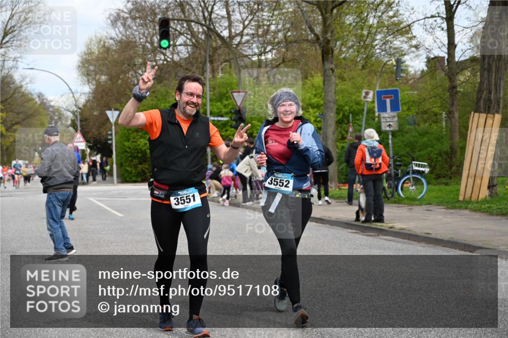 12.04.2026 - 45. Internationalen Wilhelmsburger Insellauf J. Mangold http://msf.ph/oto/9517108 12.04.2026 13:20:48 Ziel 2469, 4305, 2013, 3233, 5230, 3766, 4103, 4341, 5633, 4284, 4293, 5543, 2363, 2101, 4417, 3552, 3551, 2333, 4018, 5716, 4319, 5297, 4878, 5484, 2692 meine-sportfotos.de