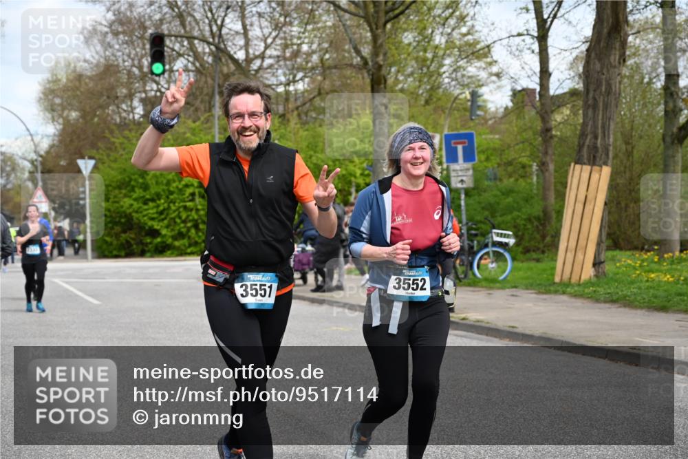 12.04.2026 - 45. Internationalen Wilhelmsburger Insellauf J. Mangold http://msf.ph/oto/9517114 12.04.2026 13:20:49 Ziel 2469, 4305, 2013, 3233, 5230, 3766, 4103, 4341, 5633, 4284, 4293, 5543, 5543, 2363, 2101, 4417, 3552, 3551, 2333, 4018, 5716, 4319, 5297, 4878, 5484, 2692 meine-sportfotos.de