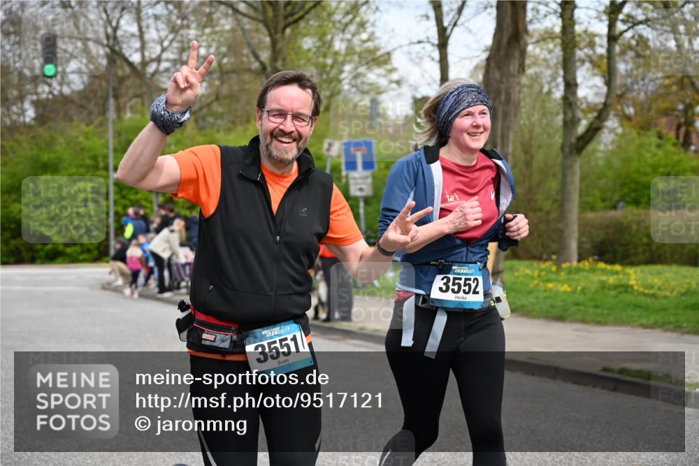 12.04.2026 - 45. Internationalen Wilhelmsburger Insellauf J. Mangold http://msf.ph/oto/9517121 12.04.2026 13:20:49 Ziel 2469, 4305, 2013, 3233, 5230, 3766, 4103, 4341, 5633, 4284, 4293, 5543, 5543, 2363, 2101, 4417, 3552, 3551, 2333, 4018, 5716, 4319, 5297, 4878, 5484, 2692 meine-sportfotos.de