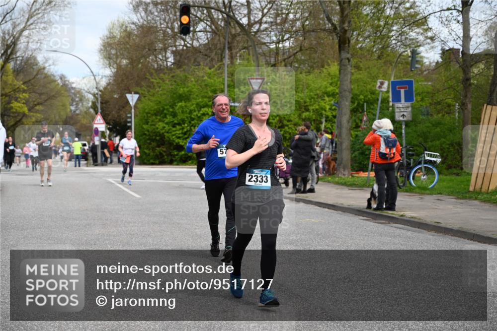 12.04.2026 - 45. Internationalen Wilhelmsburger Insellauf J. Mangold http://msf.ph/oto/9517127 12.04.2026 13:20:54 Ziel 4305, 2013, 3233, 5230, 3766, 4103, 4341, 5633, 4284, 4293, 5543, 2363, 2101, 2101, 4417, 3552, 3551, 2333, 4018, 5716, 4319, 4319, 5297, 4878, 5484, 2692, 4444, 4800 meine-sportfotos.de