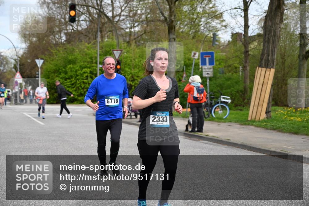 12.04.2026 - 45. Internationalen Wilhelmsburger Insellauf J. Mangold http://msf.ph/oto/9517131 12.04.2026 13:20:55 Ziel 4305, 2013, 3233, 5230, 3766, 4103, 4341, 5633, 4284, 4293, 5543, 2363, 2101, 4417, 3552, 3551, 2333, 4018, 5716, 4319, 5297, 4878, 5484, 2692, 4444, 4800 meine-sportfotos.de