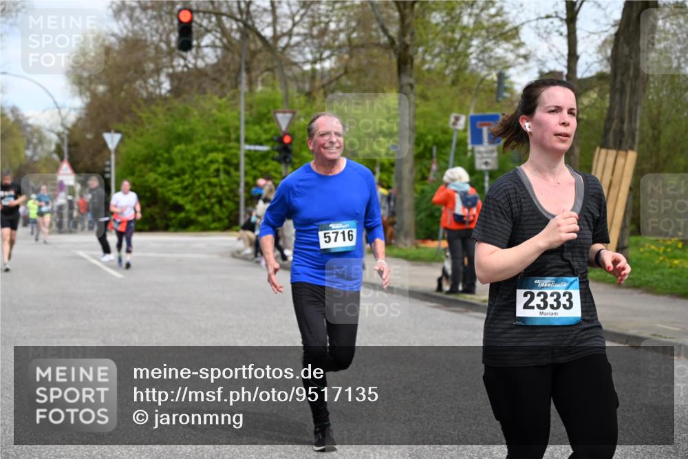 12.04.2026 - 45. Internationalen Wilhelmsburger Insellauf J. Mangold http://msf.ph/oto/9517135 12.04.2026 13:20:55 Ziel 4305, 2013, 3233, 5230, 3766, 4103, 4341, 5633, 4284, 4293, 5543, 2363, 2101, 4417, 3552, 3551, 2333, 4018, 5716, 4319, 5297, 4878, 5484, 2692, 4444, 4800 meine-sportfotos.de